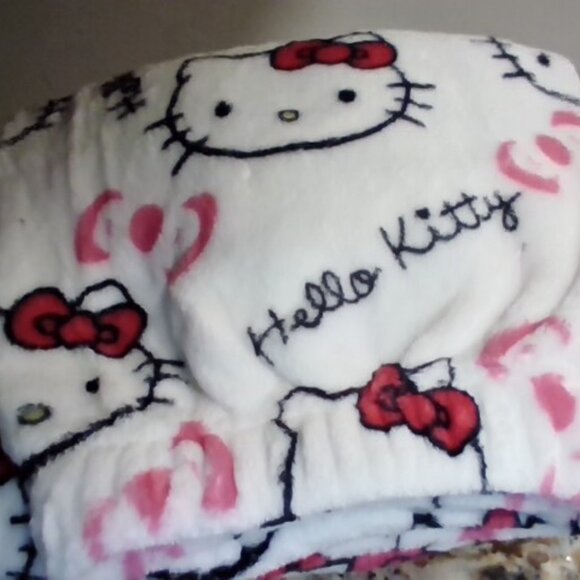 3 PAIRS - HELLO KITTY COZY LOUNGE PANTS - Picture 3 of 5